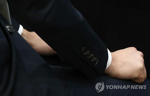 “회사에 입사했지 말입니다”…신입사원 조이는 조직 내 군대 문화