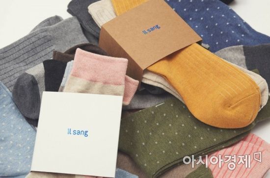 [신상 뜯어보기] "양말을 바꾸니, 부츠 신기 편해졌다"  