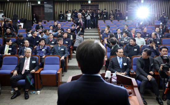 국민의당 당무委 비공개로 진행…찬성·반대파 '욕설·몸싸움'