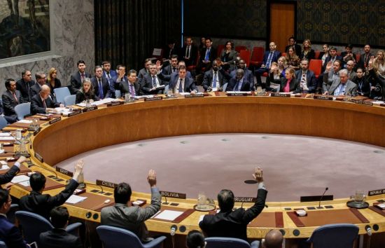 유엔 안전보장이사회가 12월 22일(현지시간) 뉴욕 유엔본부에서 긴급회의를 열어 새로운 대북 결의안을 15개 이사국 만장일치로 채택하고 있다. [이미지출처=연합뉴스]