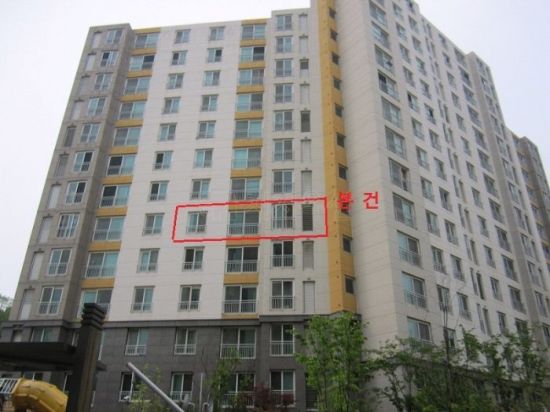응찰자가 실수로 숫자를 더 써서 79억2999만원에 낙찰된 서울 세곡동의 전용면적 59.9㎡ 규모 아파트.