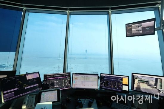 인천공항 제2계류장 관제탑/영종도=강진형 기자aymsdream@