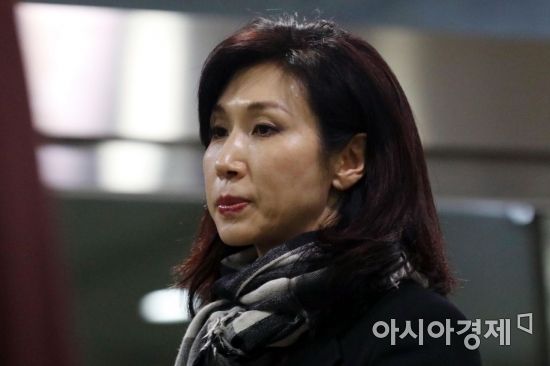 [포토] 최태원 회장과의 이혼소송 조정기일 출석하는 노소영 관장