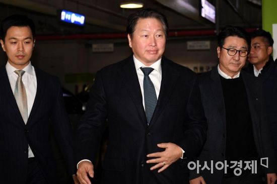 [포토] 이혼소송 조정기일 나서는 최태원 회장