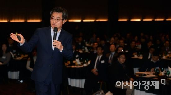 [포토]중소기업중앙회 찾아 강연하는 김동연 부총리