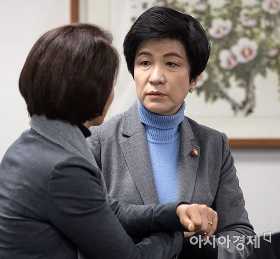 [포토] 최저임금 당정 참석한 김영주 장관