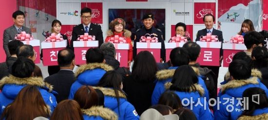 [포토] '친절과 미소로' 코리아그랜드세일 개막