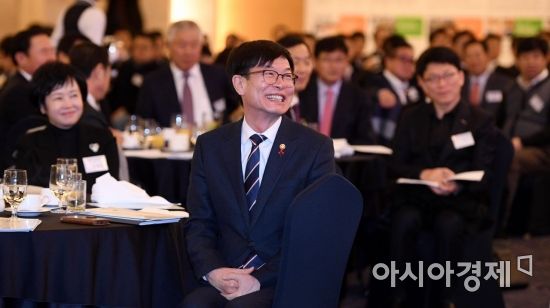 [포토] 밝은 웃는 김상조 공정위원장