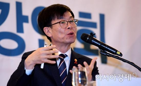 [포토] 가맹시장 정책방향 설명하는 김상조 위원장