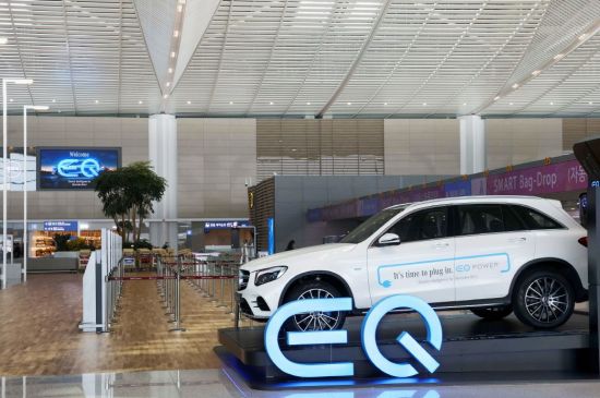 벤츠, 전기차 브랜드 ‘EQ’ 국내 첫 선…인천공항 2터미널에 전시 