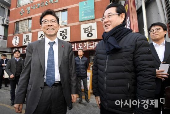[포토] 신당동 외식업체 방문 나선 홍장표 수석과 김영록 장관