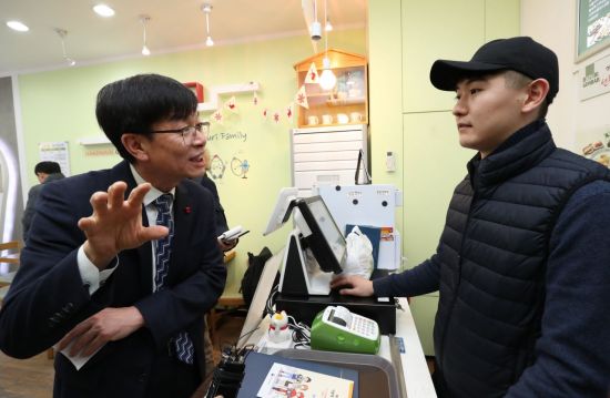 "성범죄자 취급하더니"…김상조 폭탄에 뿔난 가맹 업계(종합) 