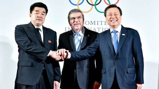 토마스 바흐 IOC 위원장(가운데)과 도종환 문화체육관광부 장관(오른쪽), 김일국 북한 체육상[사진=IOC 홈페이지]