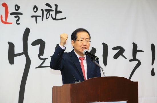 한국당 '현장밀착형' 대여투쟁…가상통화부터 찾은 洪