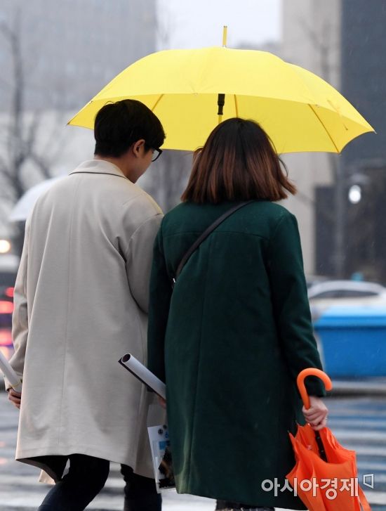 [포토] '우산은 두 개지만'