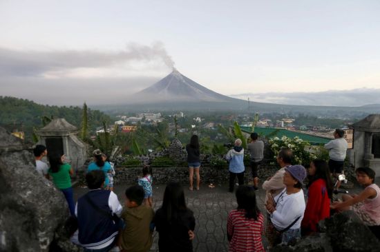 폭발 임박한 필리핀 마욘화산…3만명 긴급대피