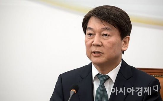 [포토] 안철수, "통합반대는 해당행위를 그만두라"