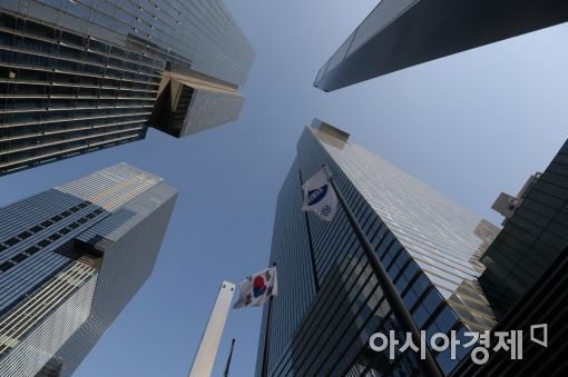 삼성, 전세계 반도체 생산·구입 1위…'반도체 왕국' 건설