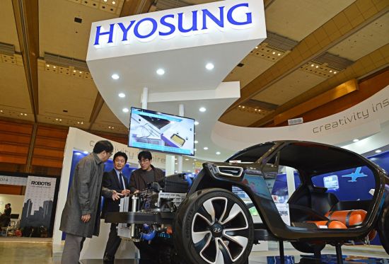 2014년 서울 코엑스에서 열린 창조경제박람회에서 효성의 탄소섬유 탄섬을 사용한 현대자동차의 미래형 컨셉트카 인트라도가 전시돼 있다.