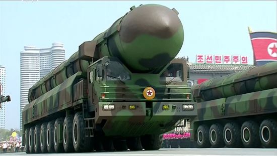 지난해 4월 16일 북한 김일성 주석의 105번째 생일(태양절)을 맞아 김일성광장에서 열린 열병식에 대륙간탄도미사일(ICBM)로 추정되는 미사일이 등장했다(사진=연합뉴스).