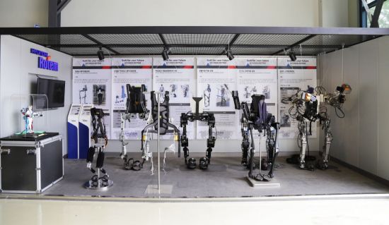[과학을읽다]인간을 닮아가는 외골격 로봇의 진화 
