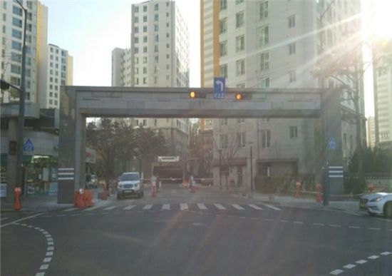 국토부 "아파트 단지 內 교통안전시설 설치 의무화 검토"