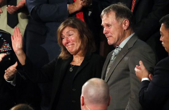 오토 웜비어 부친, 펜스 부통령과 함께 평창동계올림픽 개막식 참석