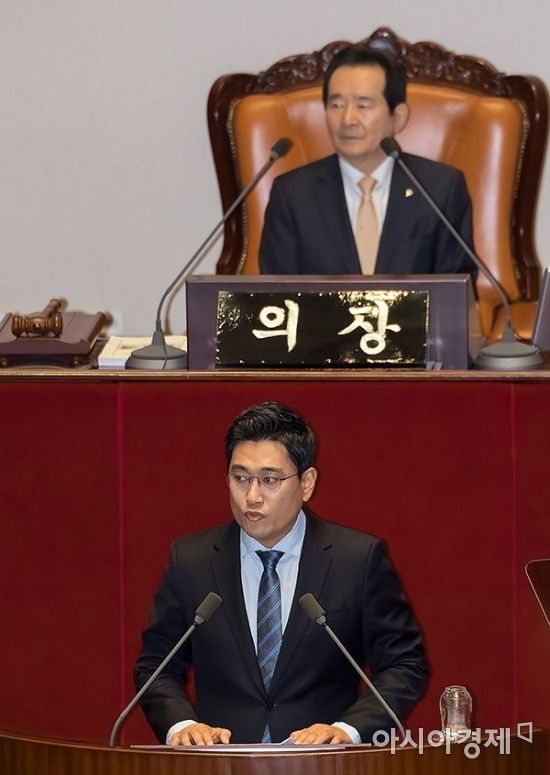 [포토] 오신환 원내대표, 비교섭단체대표 연설