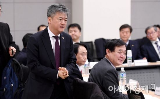 [포토] 공공기관 채용비리 근절회의 참석하는 이인호 차관