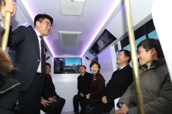 김현미 국토부 장관 "K-시티 세계 최고 수준으로 연내 구축"