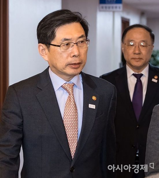 박상기 "난민 문제, 국민우려 불식과 국제적 책무 고려"