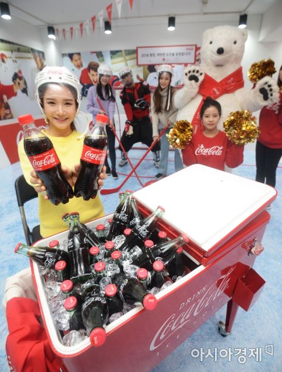 [포토]'코카-콜라 자이언트 자판기에서 평창 동계올림픽 응원해요'