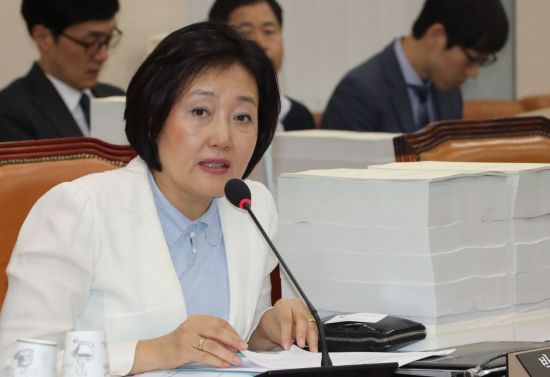 박영선 “법관 독립 국민이 부여” vs 나경원 “도 넘는 비판 이어져”