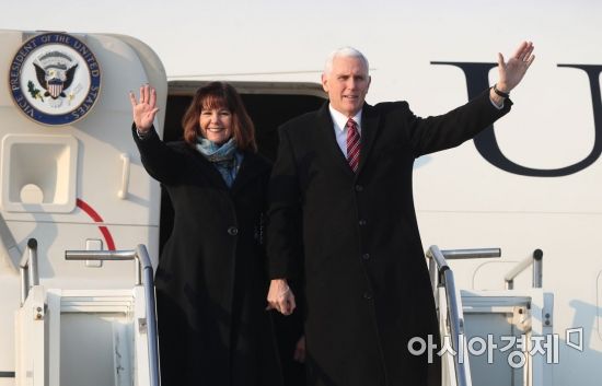 [포토]마이크 펜스 미국 부통령, 한국 도착