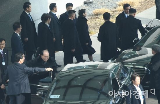 [포토] 차량으로 이동하는 김여정-김영남