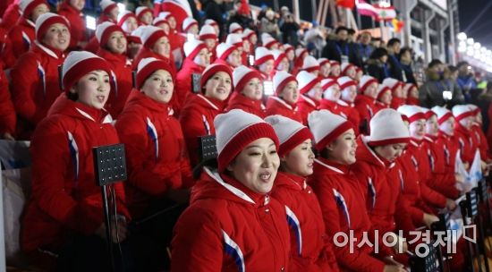 [포토]북한 응원단의 미소