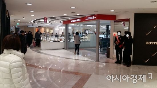[中사드 보복 1년②]요우커 '반토막'…하루 300억원, 年 10조원 경제손실