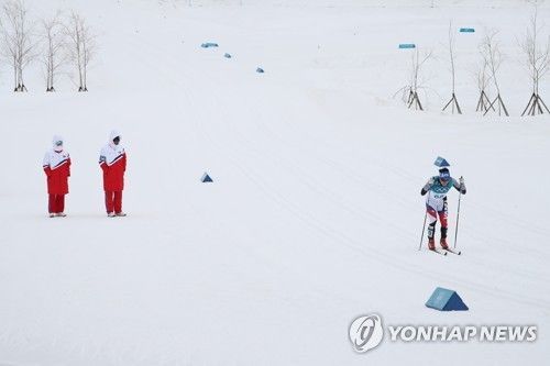우리선수 응원하는 북한 코치진에 네티즌 "감동…평화올림픽 보기 좋아"