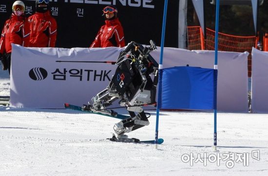[리얼타임 평창] 스키 타는 로봇, 처음 봐? '평창 스키로봇 챌린지' 우승 로봇은?