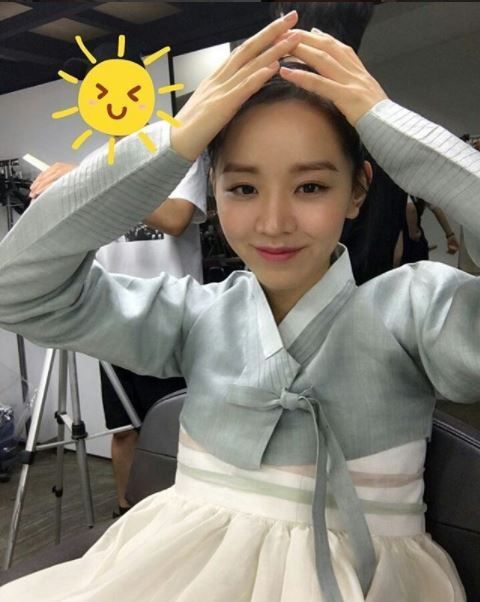 신혜선, 과거 공개한 한복 자태에 네티즌 "사극도 잘 어울릴 듯"