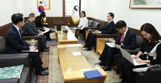 통일차관, 주한 美대사대리·中대사 잇따라 면담