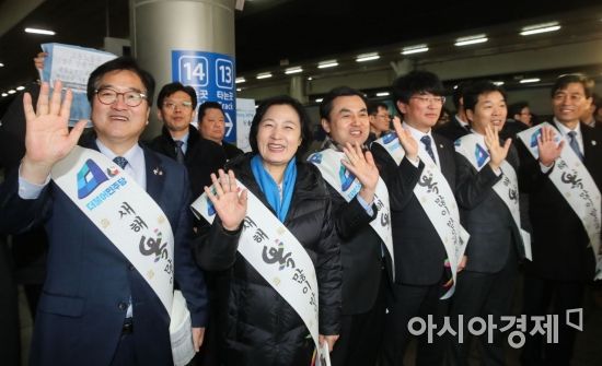 [포토]서울역 찾은 더불어민주당