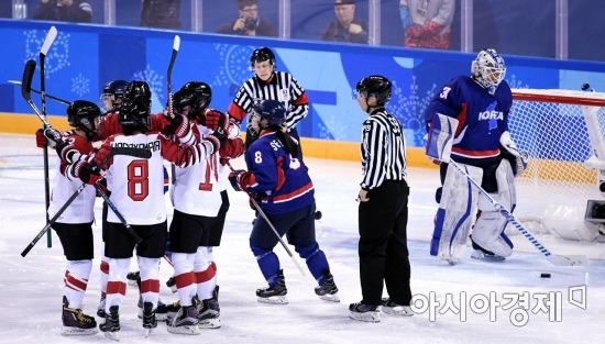 [포토] 선제골 허용한 남북 단일팀