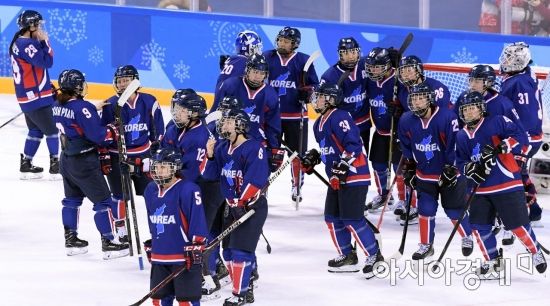 [리얼타임 평창] IOC, 여자아이스하키 남북단일팀 이야기 다큐멘터리로 만든다