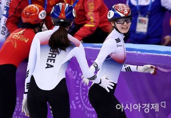 김아랑 선수의 헬멧에 노란리본이 붙여진 모습.