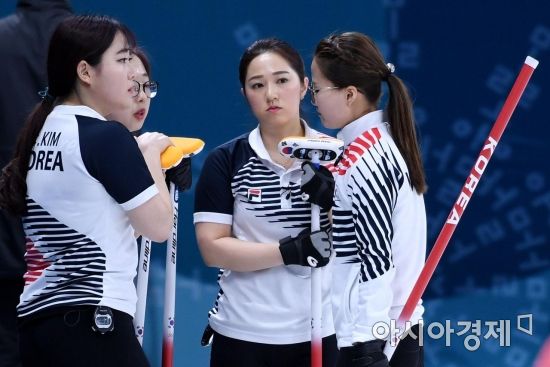 [포토] 대화하는 여자 컬링대표팀
