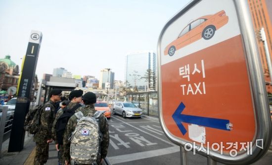 서울 택시요금 인상 '빨라야 11월'…이견 좁혀가는 중