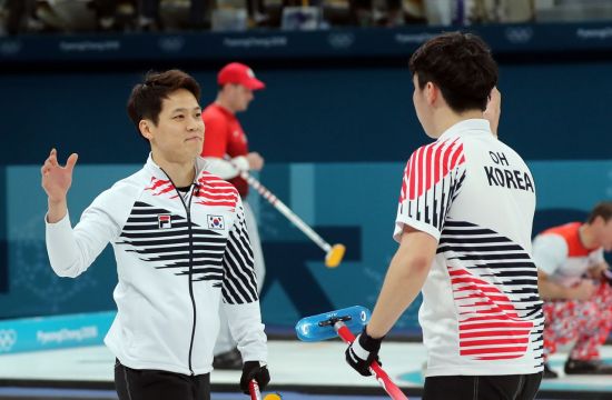 [리얼타임 평창] 남자컬링, 덴마크와 연장 접전 끝 패배…4강 사실상 좌절