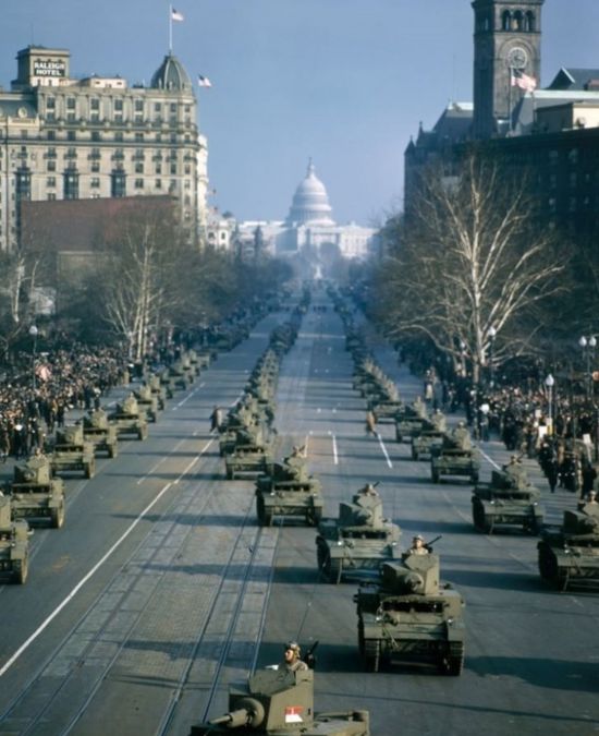 1941년 1월 미국 프랭클린 루즈벨트 위임식을 기념해 워싱턴에서 개최된 군사퍼레이드