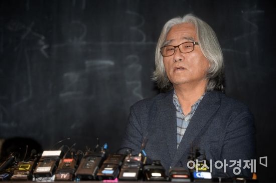 [포토]성폭행 논란에 휩싸인 이윤택 연출가